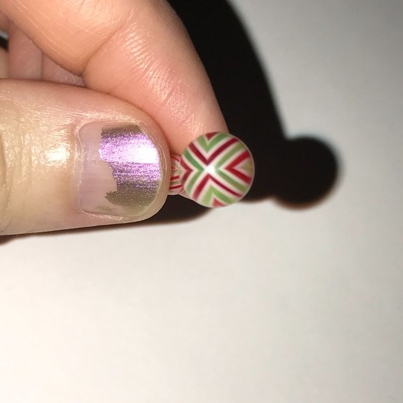 14 gauge Red and Green Flag Design Belly Ring - Picture 5 of 13